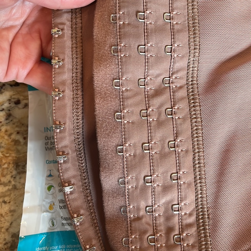 Compression garment- Faja/Girdle - Picture 7 of 11